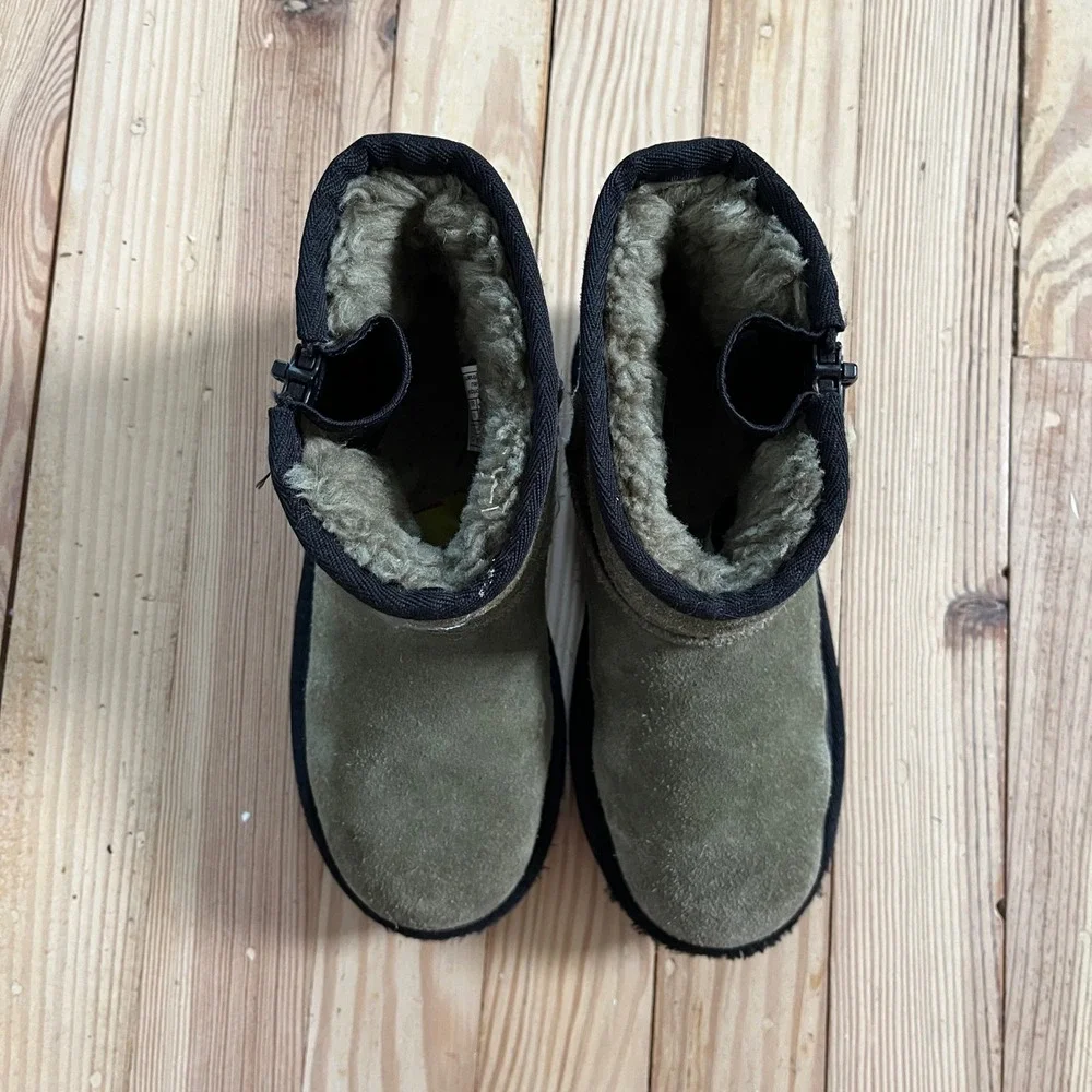 UGG classic mini